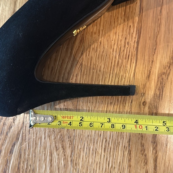 Black suede Prada platform heels size 39. Heels measure 4 inches. - Picture 6 of 6